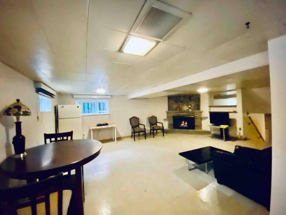 Two Level, Walkout Basement Apartment With Free Wifi And Free Parking Μάρκχαμ Εξωτερικό φωτογραφία