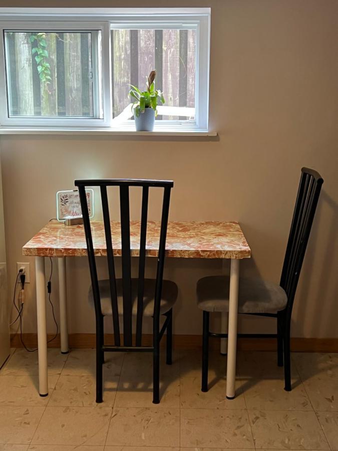 Two Level, Walkout Basement Apartment With Free Wifi And Free Parking Μάρκχαμ Εξωτερικό φωτογραφία